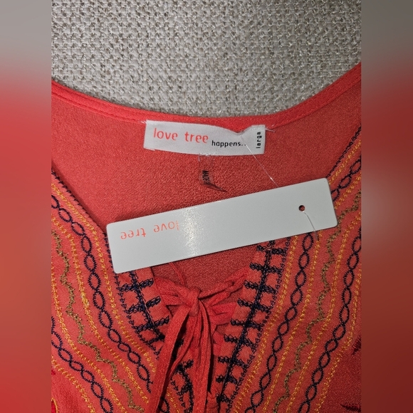 NWT Butterfly Sleeve, Embroidered, Flowy, 100% Rayon, Summer Blouse Top Lg - Picture 9 of 13